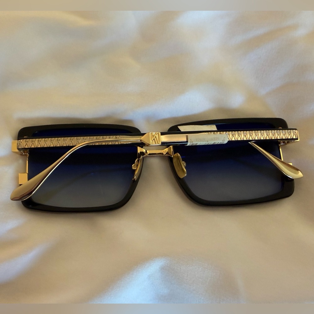 Anna-Karin Karisson The Handsome Sun Elegant Black Square Sunglasses - Picture 2 of 5